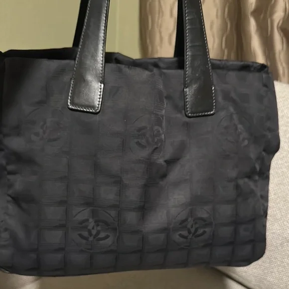 CHANEL Black Quilted Logo Travel Line Y2K Tote Bag - Picture 6 of 16